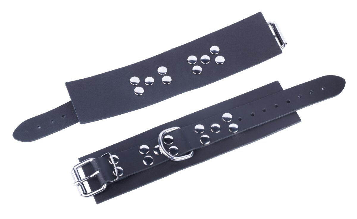 menottes en cuir ultra noires 4 scaled