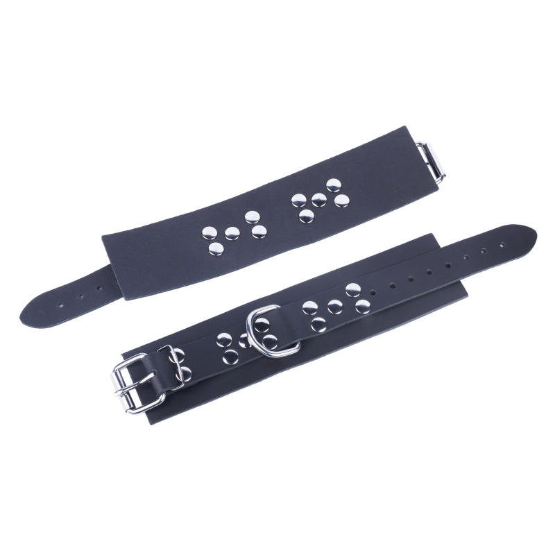 menottes en cuir ultra noires 4 scaled