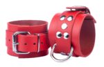 menottes en cuir ultra rouges scaled