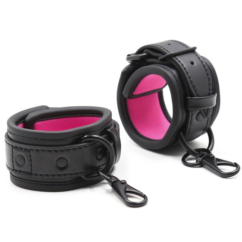 menottes noir rose 1