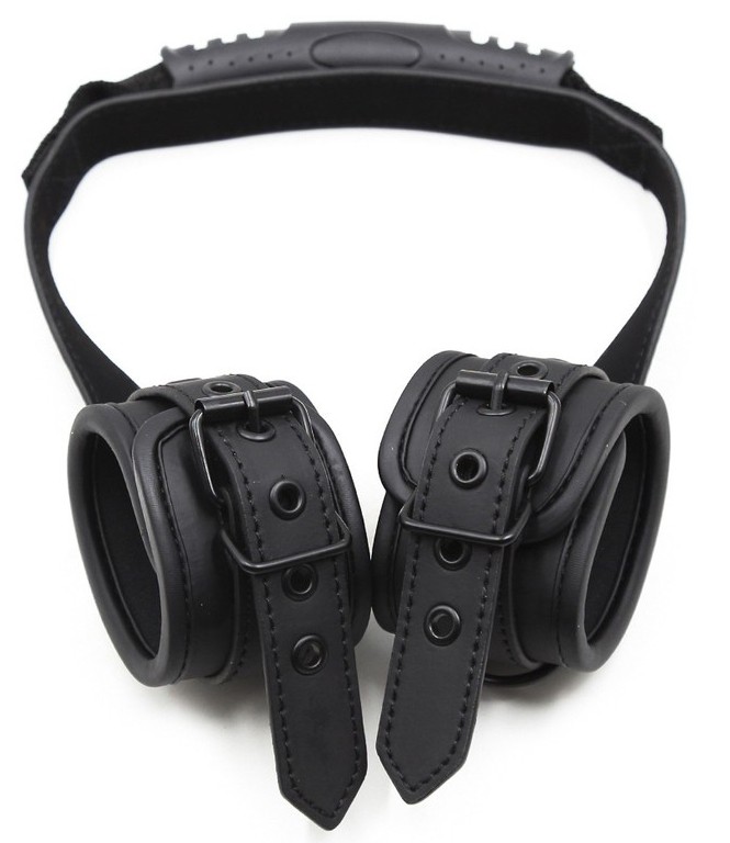 menottes noires avec une poignee