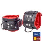 menottes rembourrees en cuir pour les chevilles noir rouge 1