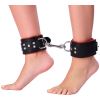 menottes rembourrees en cuir pour les chevilles noir rouge 2 scaled