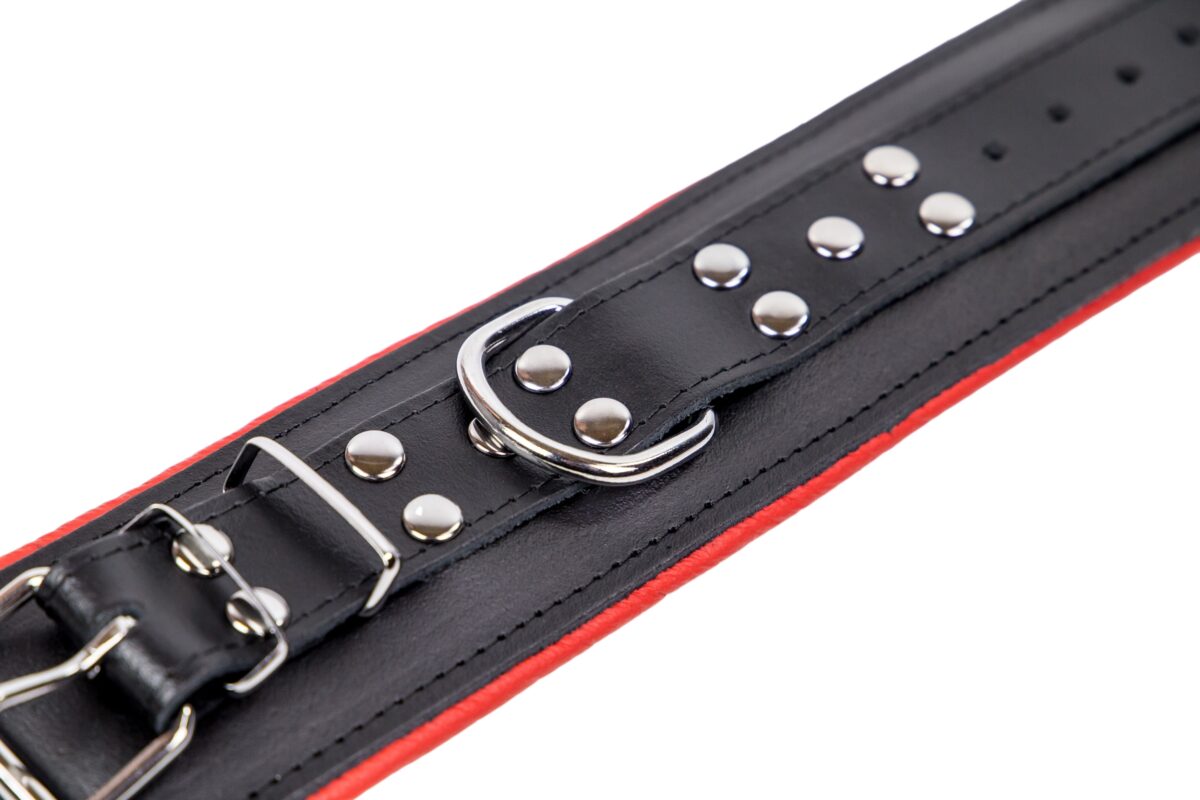 menottes rembourrees en cuir pour les chevilles noir rouge 4 scaled