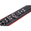 menottes rembourrees en cuir pour les chevilles noir rouge 4 scaled
