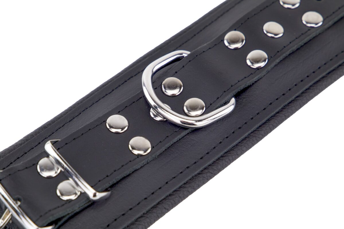menottes rembourrees en cuir pour les poignets noir 5 scaled
