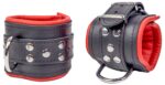 menottes rembourrees en cuir pour les poignets noir rouge 7 scaled