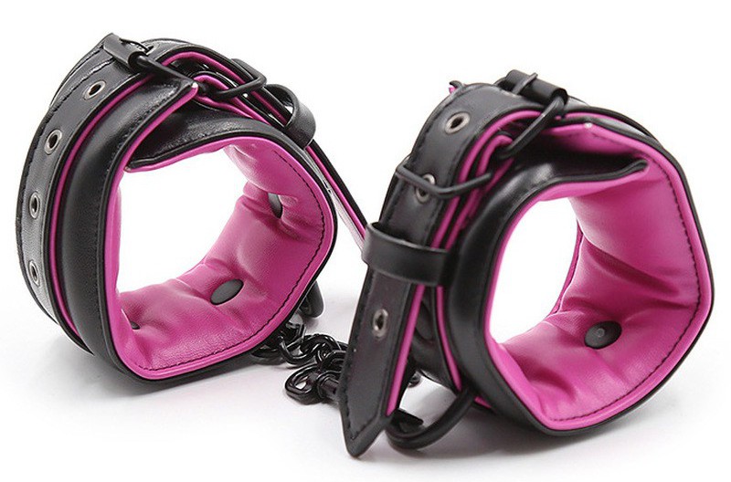 menottes rembourrees pour les poignets roses