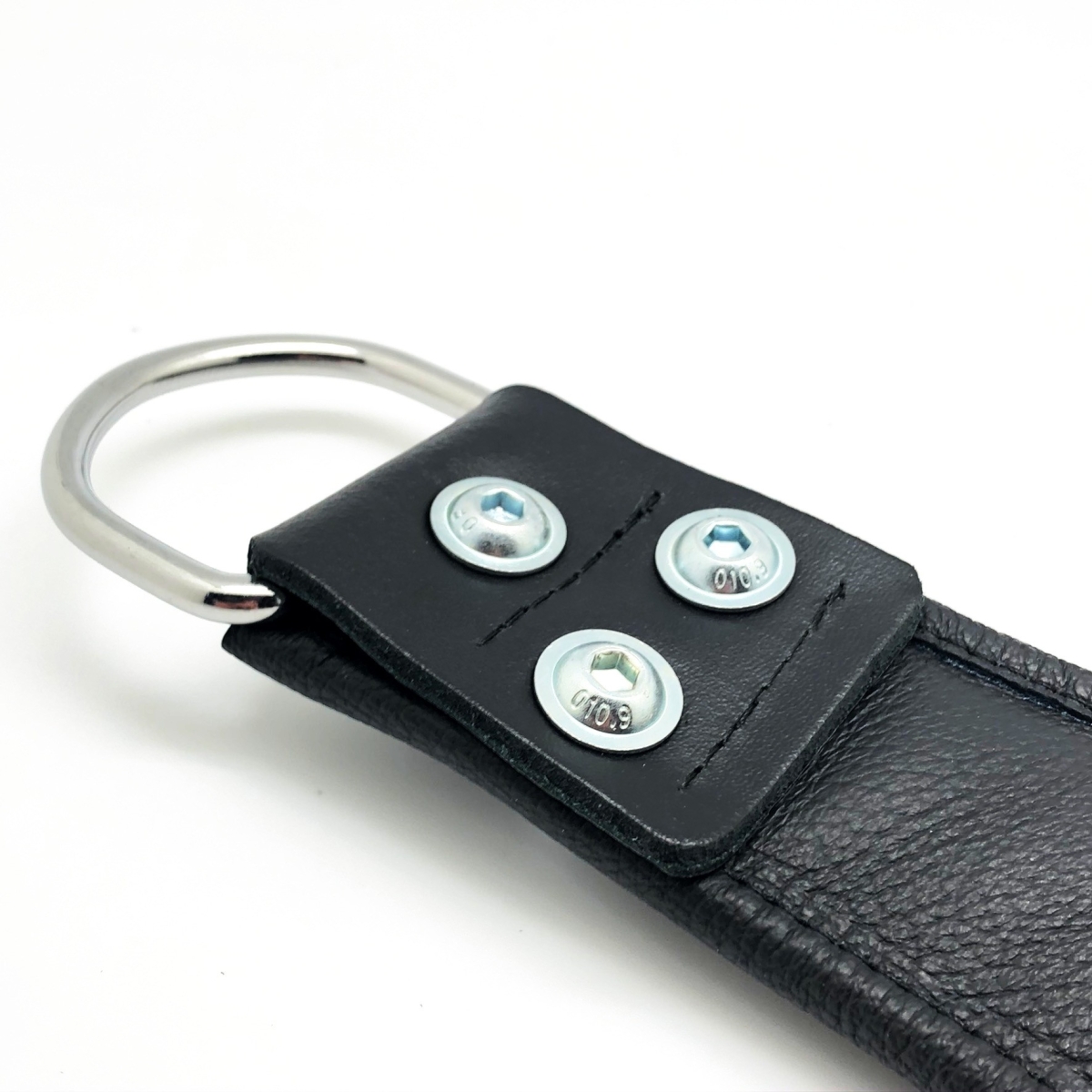 menottes suspension en cuir mainspieds 13