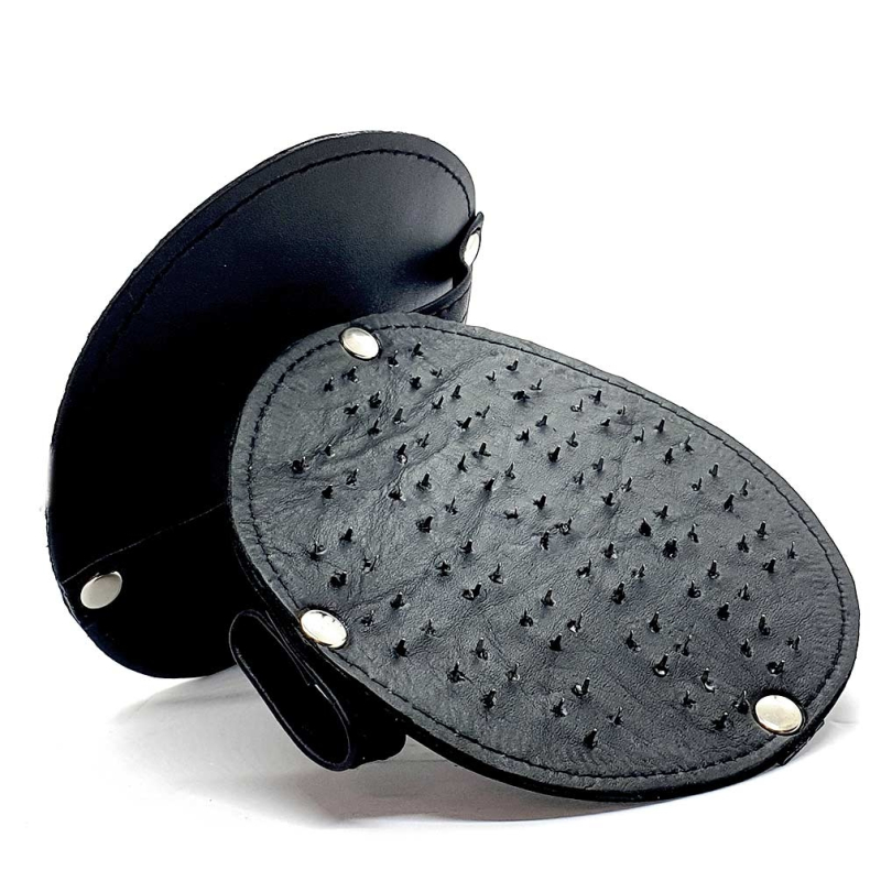 paddle a main avec des pics vampire pad noir