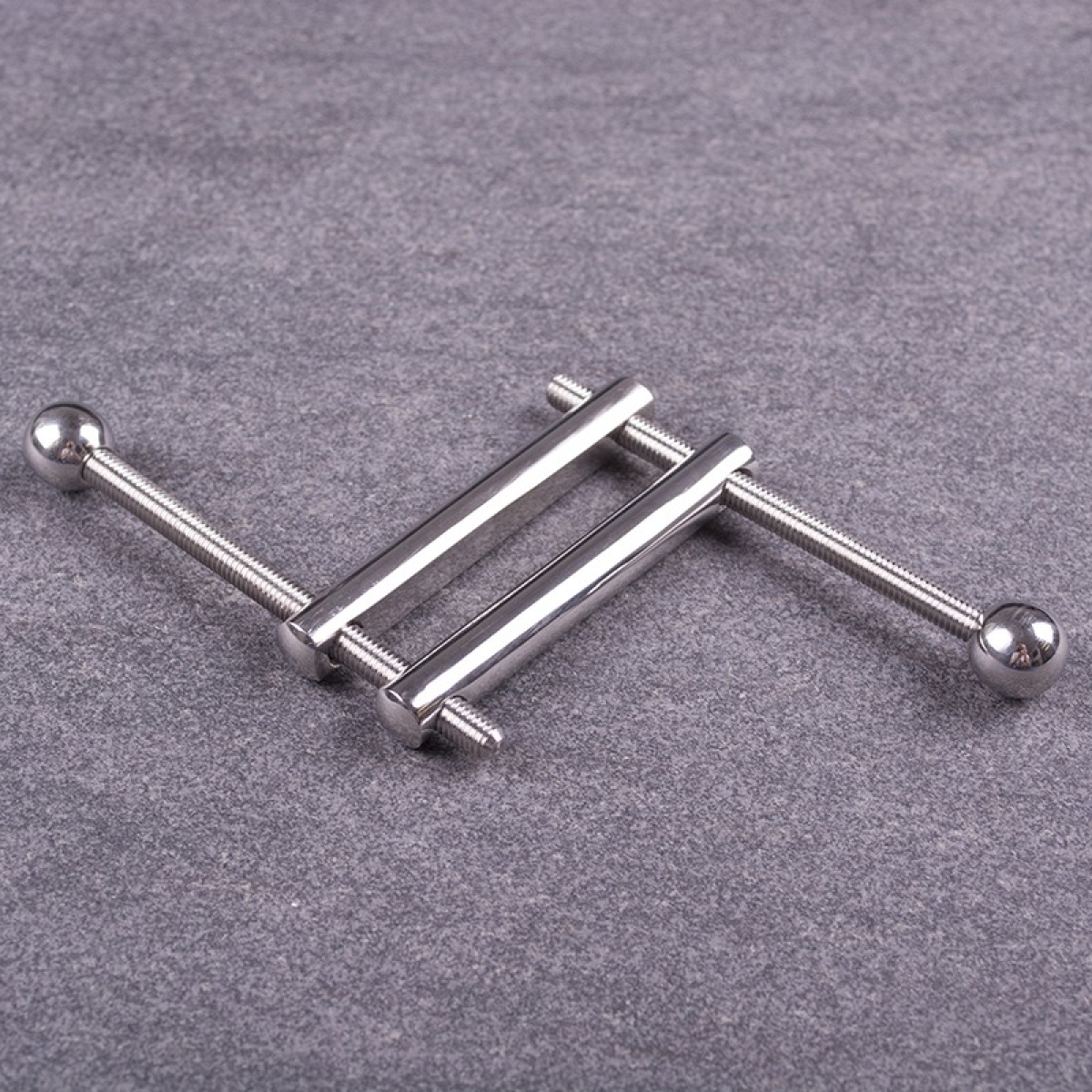 pince pour penis et bourses 2