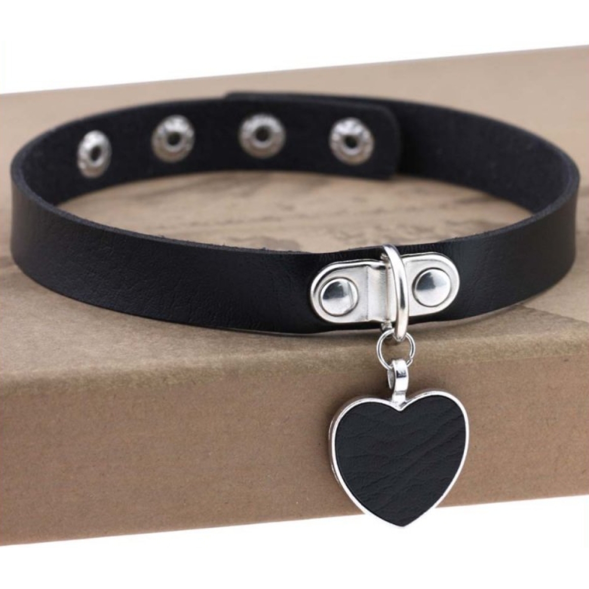 punk goth heart pendant necklace leather collar black