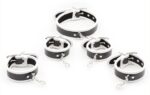 set de restriction collier et menottes noir blanc 1