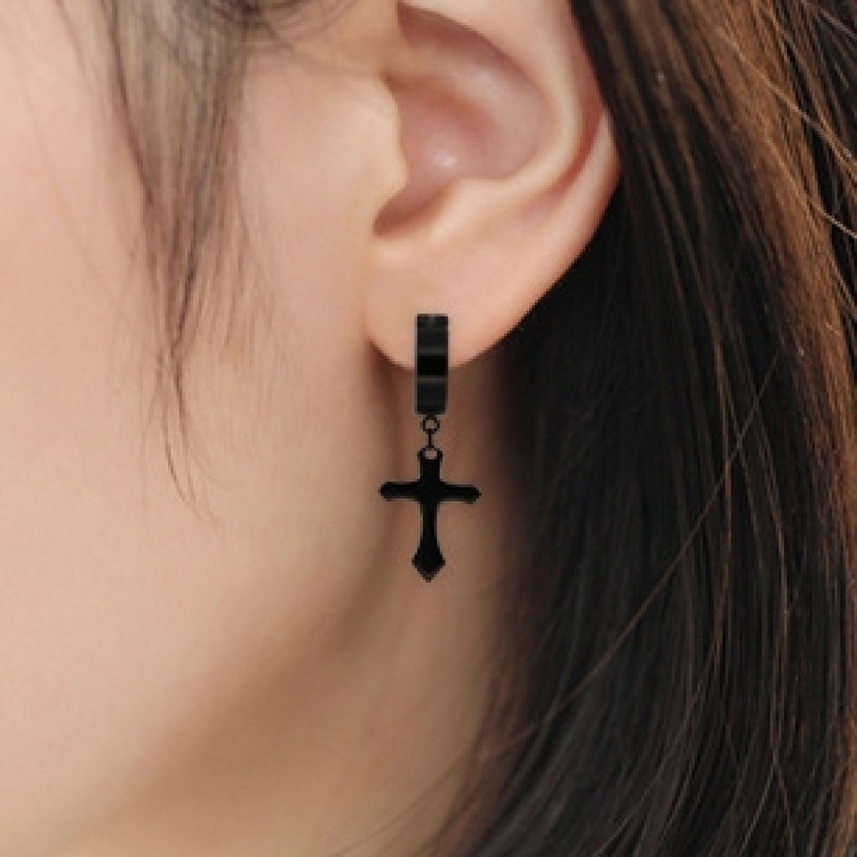 thick cross pendant earring black 1