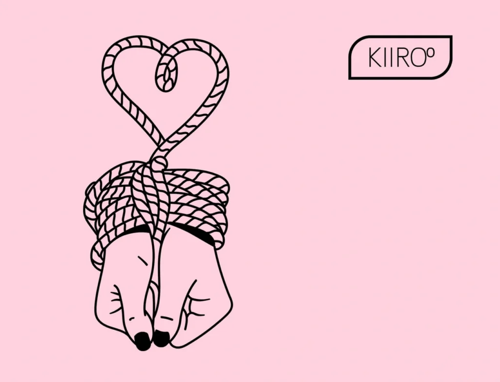 Poignets entravés avec corde tressée formant un cœur, illustration en noir sur fond rose, logo KIIRO° en haut à droite.